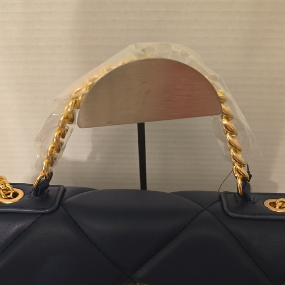 BADGLEY MISCHKA Elegant Navy Quilted Shoulder Bag with Gold/Crossbody Chain - Picture 2 of 6